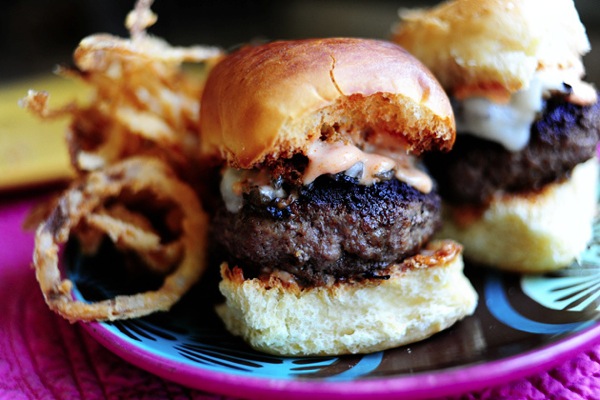 Pioneer Woman: Mushroom-and-Swiss Sliders with Spicy Fry Sauce