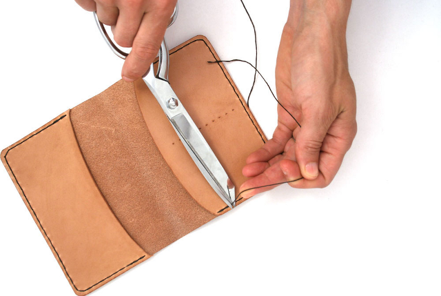 Make This Gift: A Simple Leather Passport Holder : Wantist