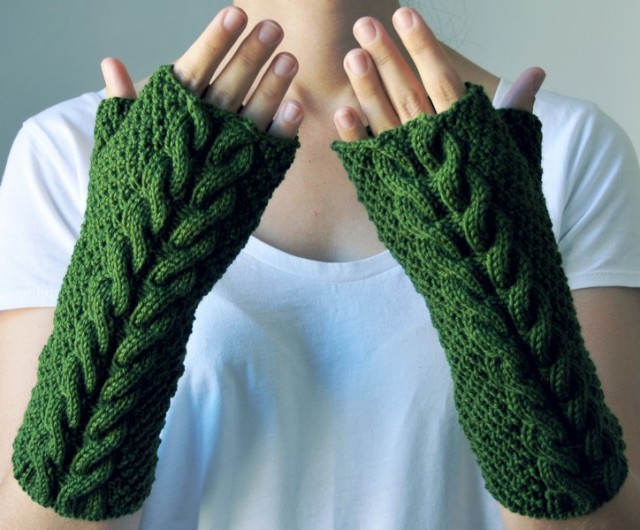 Green Fingerless Gloves by Elde