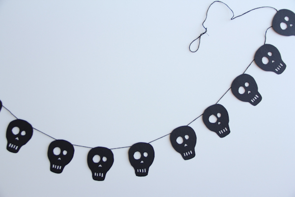 DIY Spooky Skull Halloween Garland by Lovely Indeed